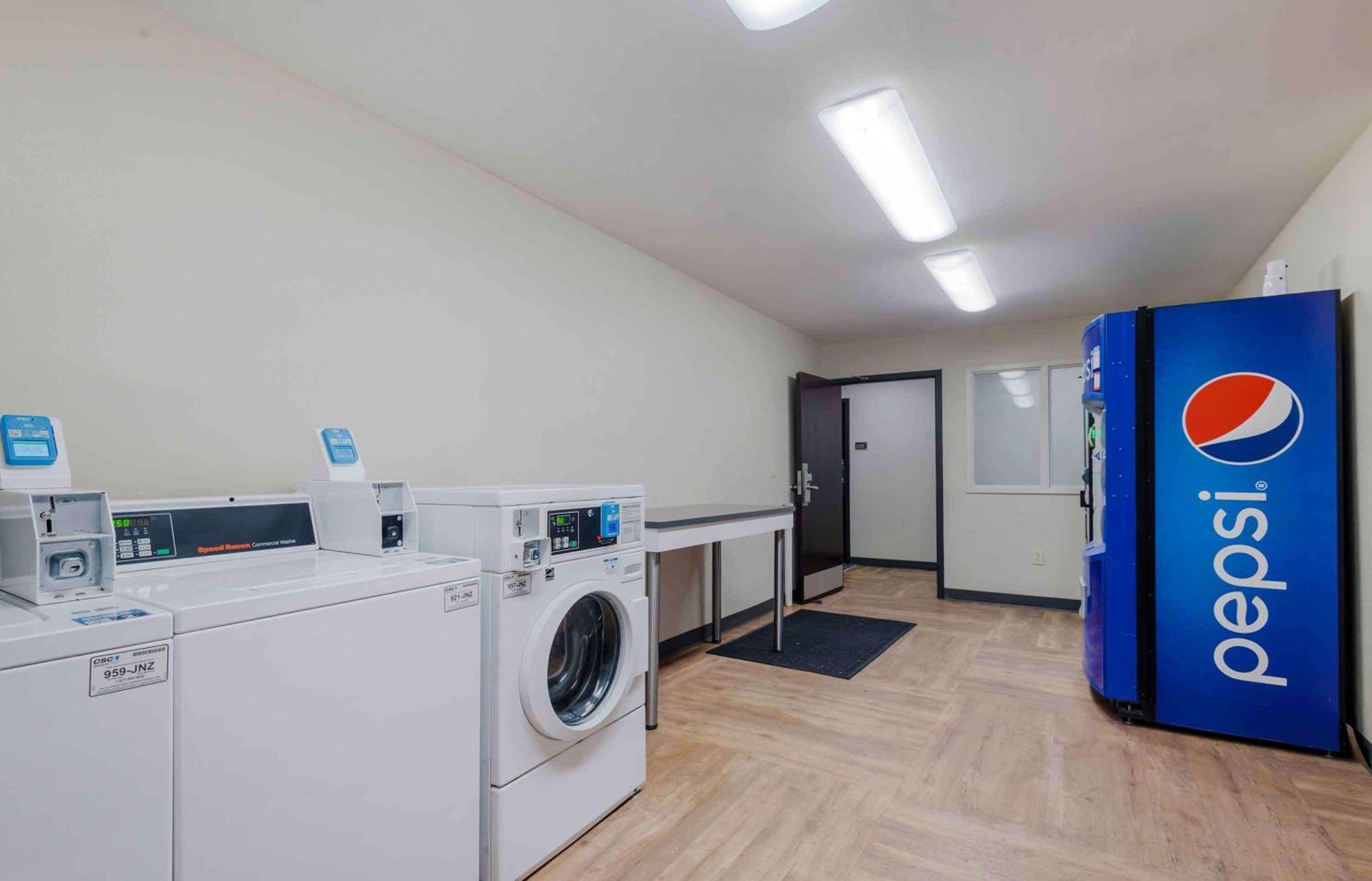 Extended Stay America Suites - Charlotte - University Place Екстер'єр фото